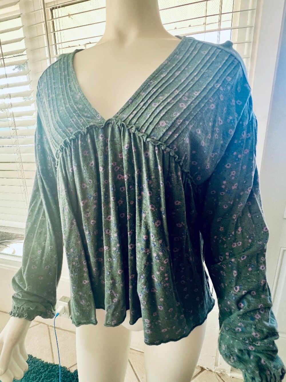 Lucky Brand Floral Peasant Blouse M Gray-Green Pintuck Ruffle Boho